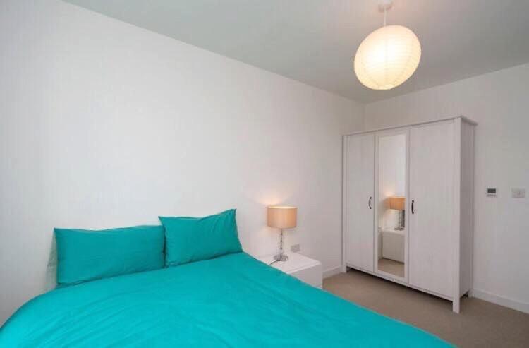 Room With Private Bathroom In A Modern Two Bedroom Two Bathroom Flat London Exterior foto