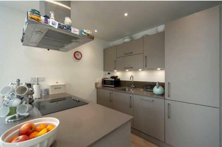 Room With Private Bathroom In A Modern Two Bedroom Two Bathroom Flat London Exterior foto